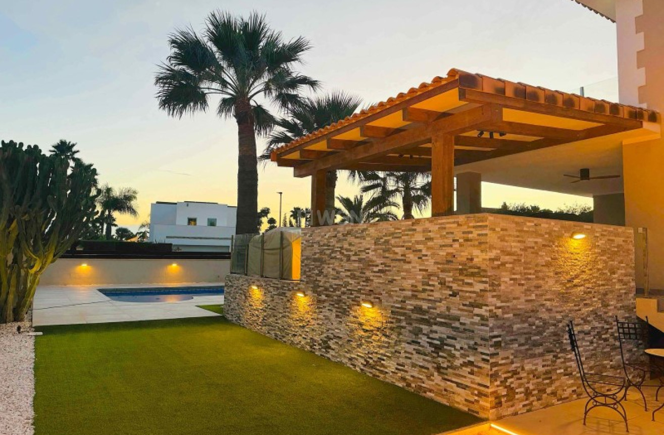 Odsprzedaż - Villa - Alfas del Pí - Costa Blanca