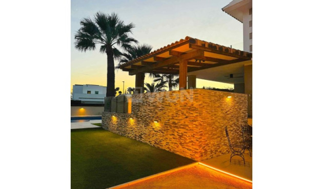 Odsprzedaż - Villa - Alfas del Pí - Costa Blanca