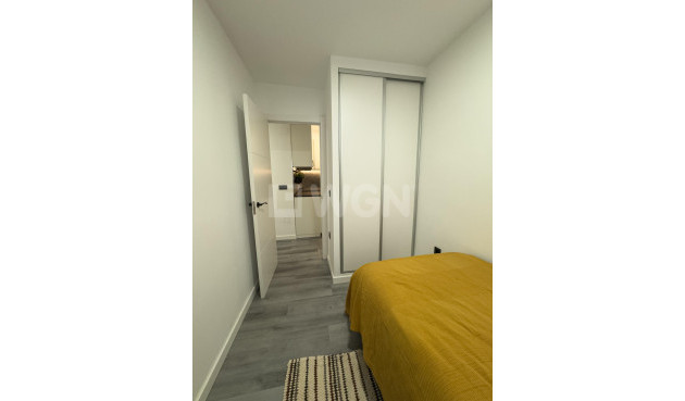 Odsprzedaż - Mieszkanie w bloku - Torrevieja - Curva Del Palangre