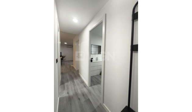 Odsprzedaż - Mieszkanie w bloku - Torrevieja - Curva Del Palangre