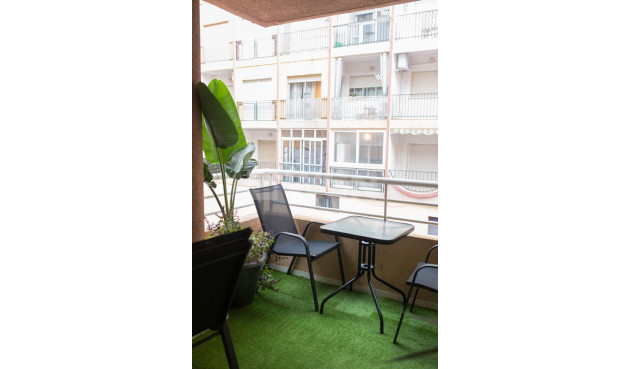 Odsprzedaż - Mieszkanie w bloku - Torrevieja - Curva Del Palangre