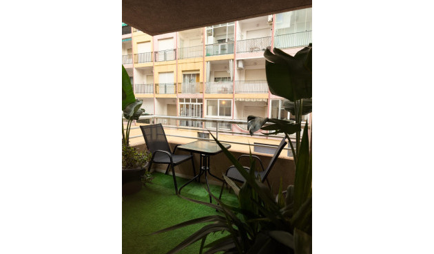 Odsprzedaż - Mieszkanie w bloku - Torrevieja - Curva Del Palangre