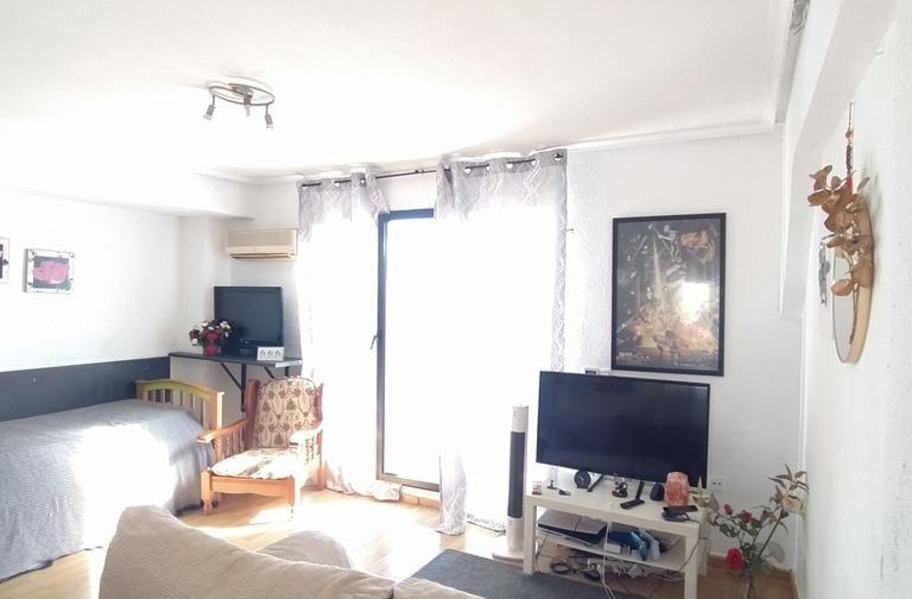 Odsprzedaż - Mieszkanie w bloku - Torrevieja - Punta Prima