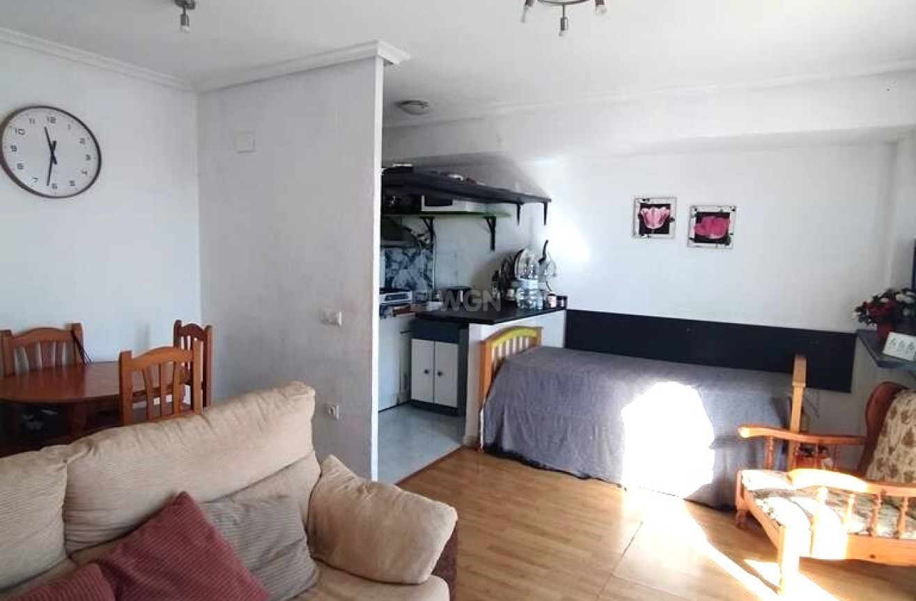 Odsprzedaż - Mieszkanie w bloku - Torrevieja - Punta Prima