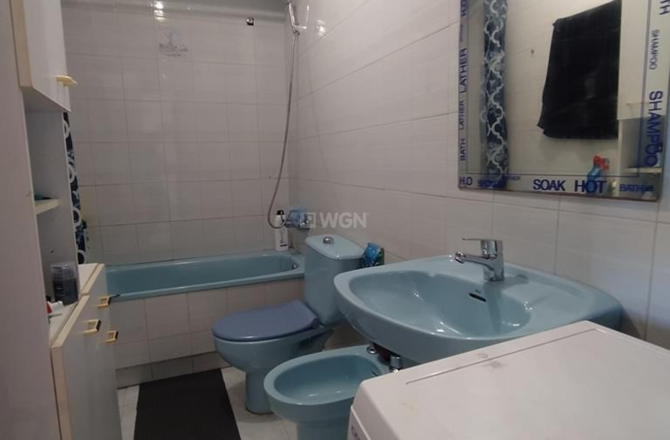 Odsprzedaż - Mieszkanie w bloku - Torrevieja - Punta Prima