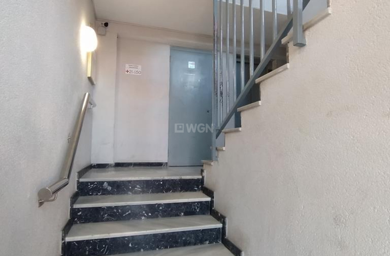 Odsprzedaż - Mieszkanie w bloku - Torrevieja - Punta Prima