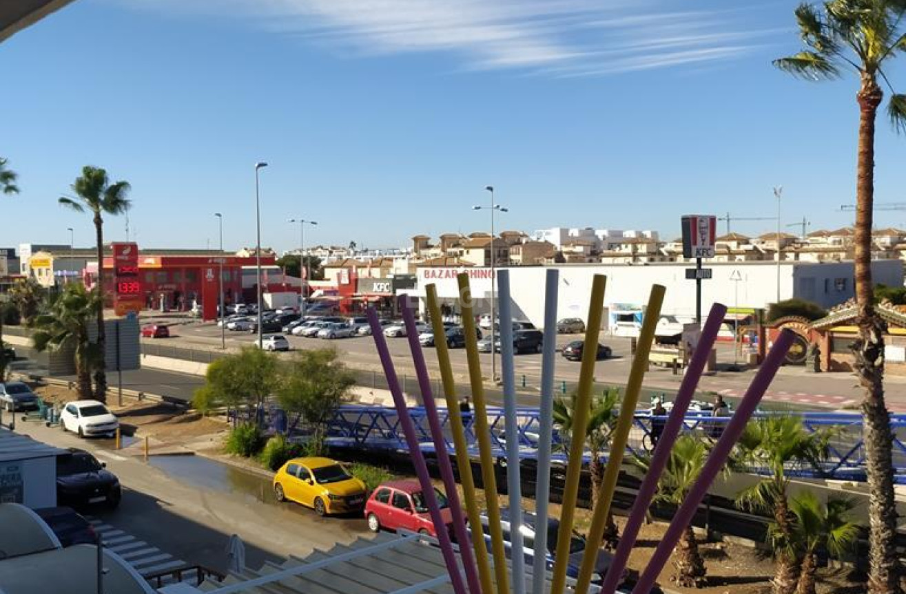 Odsprzedaż - Mieszkanie w bloku - Torrevieja - Punta Prima