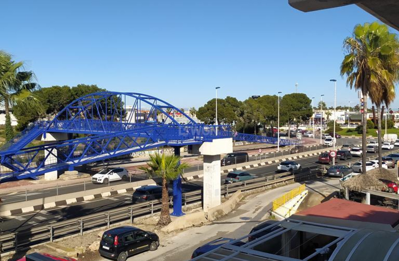 Odsprzedaż - Mieszkanie w bloku - Torrevieja - Punta Prima