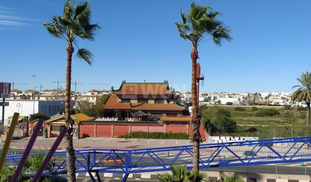 Odsprzedaż - Mieszkanie w bloku - Torrevieja - Punta Prima