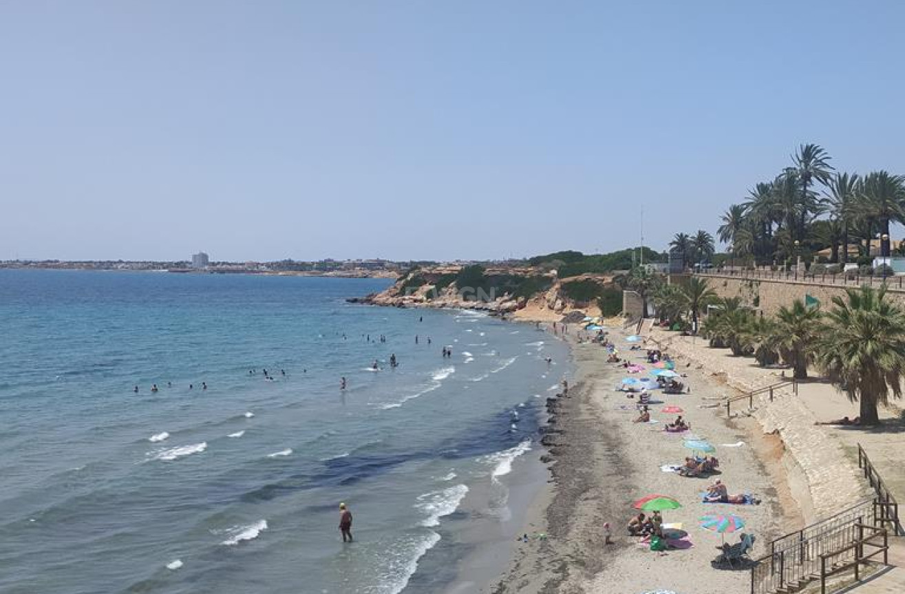Odsprzedaż - Mieszkanie w bloku - Torrevieja - Punta Prima
