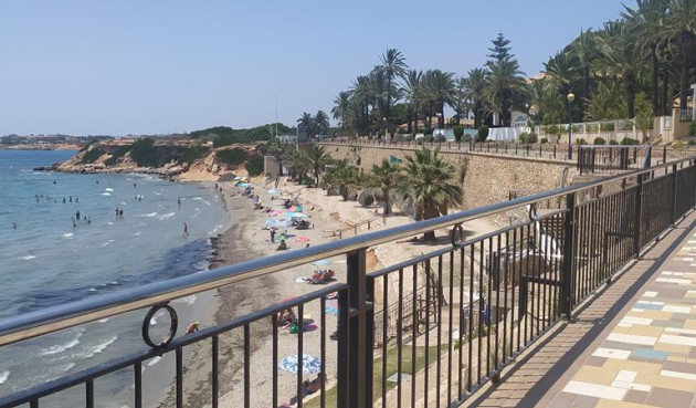 Odsprzedaż - Mieszkanie w bloku - Torrevieja - Punta Prima