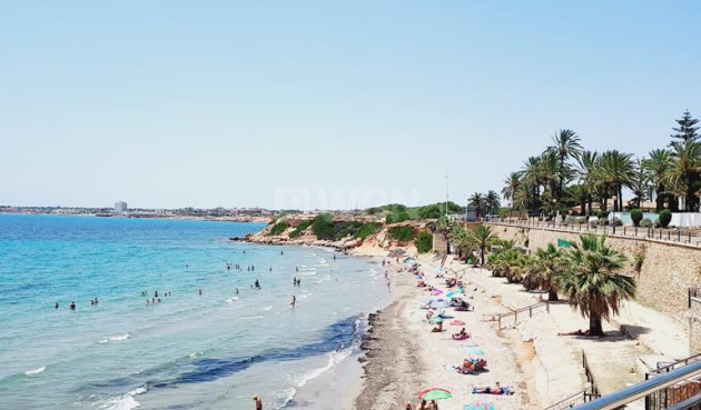 Odsprzedaż - Mieszkanie w bloku - Torrevieja - Punta Prima