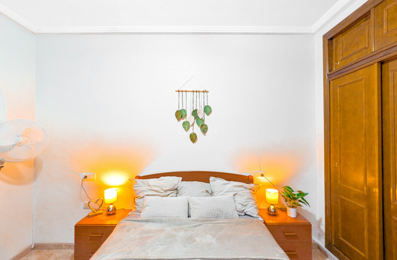 Odsprzedaż - Mieszkanie w bloku - Torrevieja - Costa Blanca