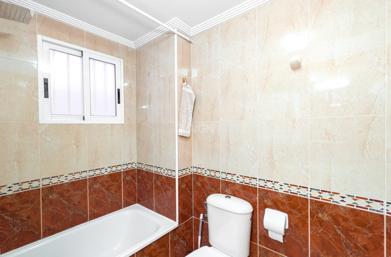 Odsprzedaż - Mieszkanie w bloku - Torrevieja - Costa Blanca