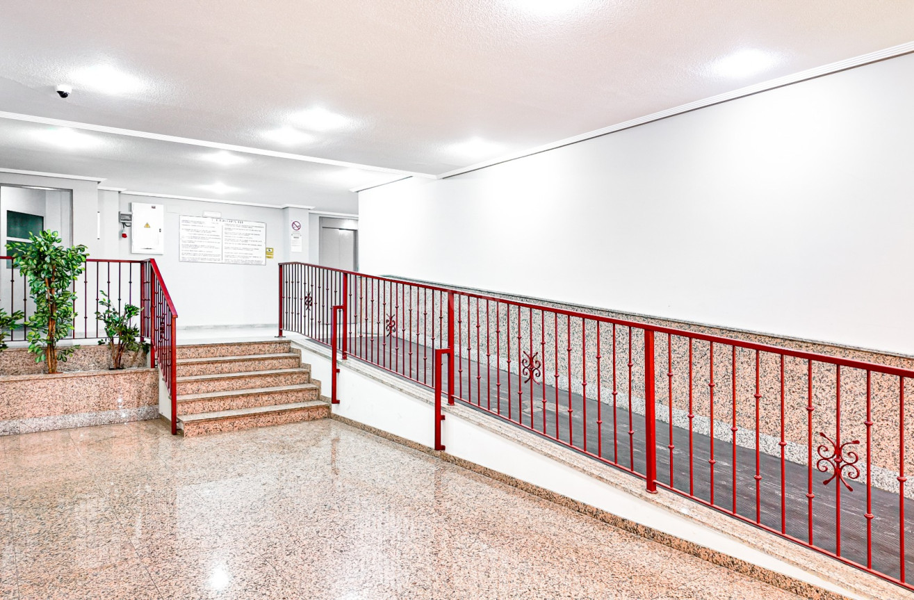 Odsprzedaż - Mieszkanie w bloku - Torrevieja - Costa Blanca