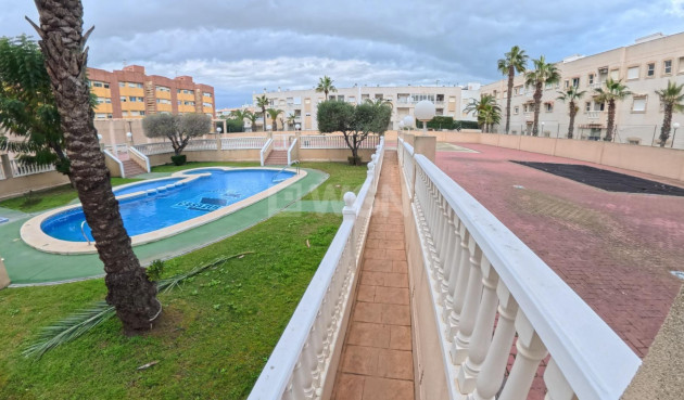 Odsprzedaż - Mieszkanie w bloku - Torrevieja - Centro