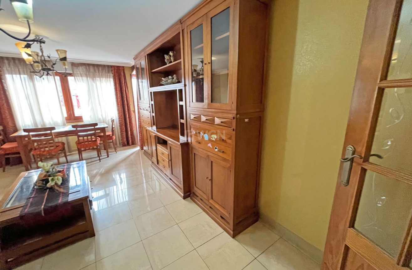 Odsprzedaż - Mieszkanie w bloku - Formentera del Segura - Palacios