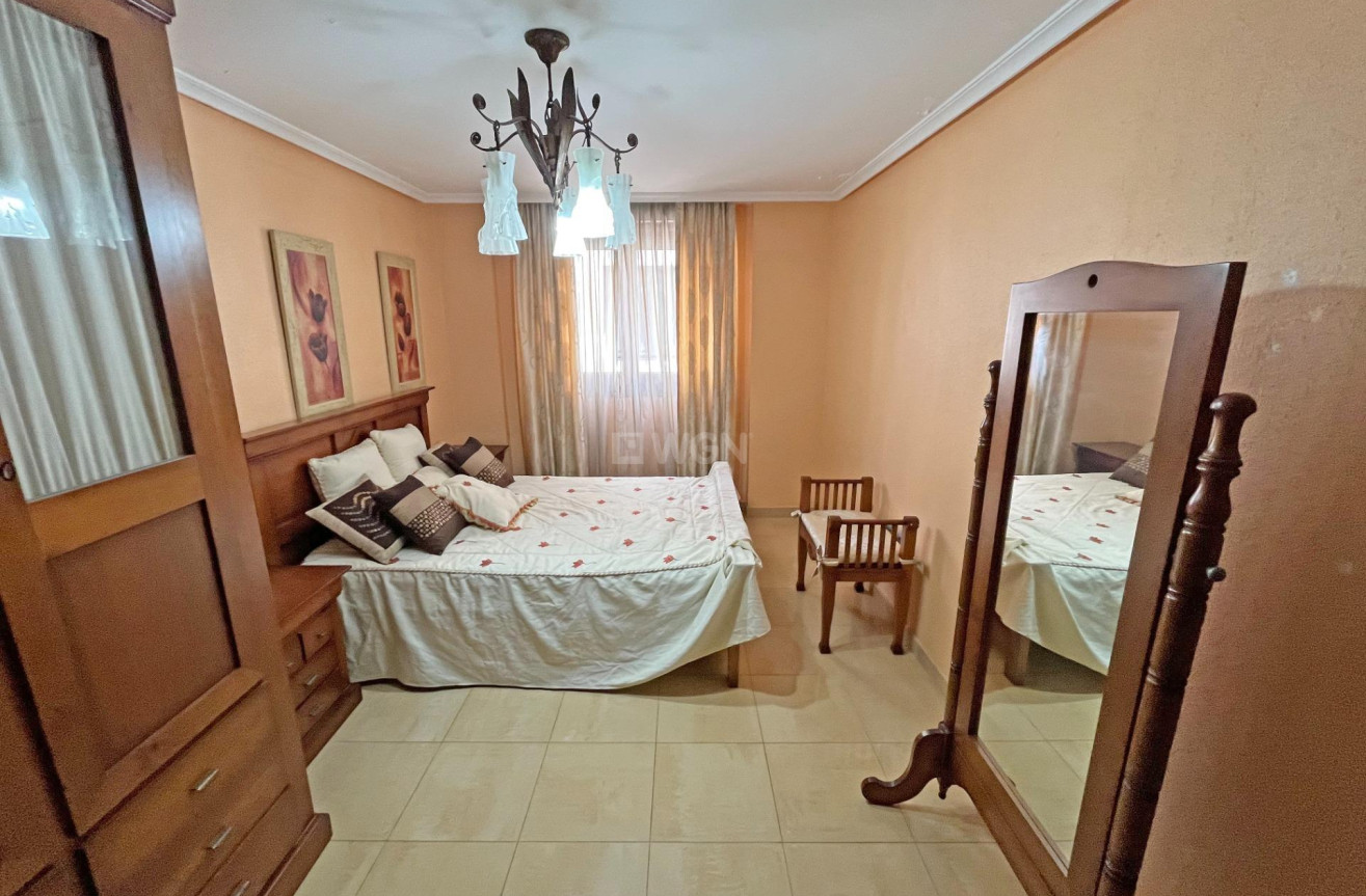 Odsprzedaż - Mieszkanie w bloku - Formentera del Segura - Palacios