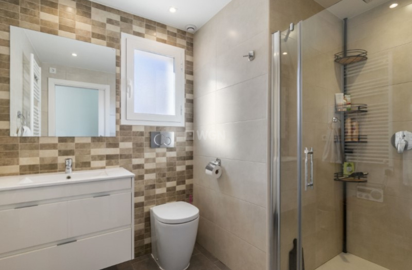 Odsprzedaż - Mieszkanie w bloku - Torrevieja - Costa Blanca