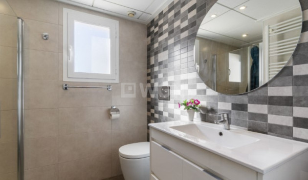 Odsprzedaż - Mieszkanie w bloku - Torrevieja - Costa Blanca