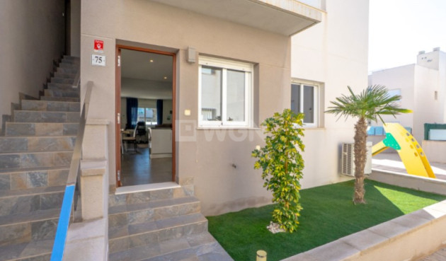Odsprzedaż - Mieszkanie w bloku - Torrevieja - Costa Blanca