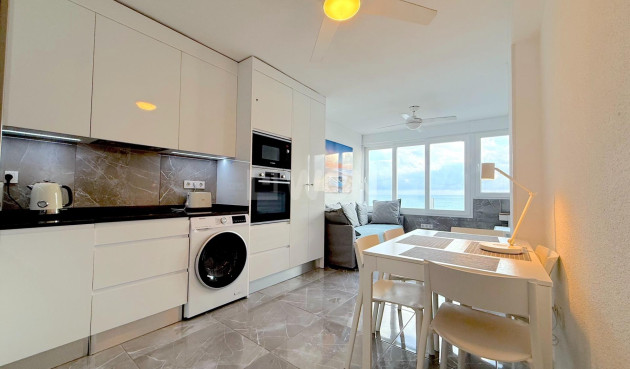 Odsprzedaż - Mieszkanie w bloku - Torrevieja - Cabo Cervera