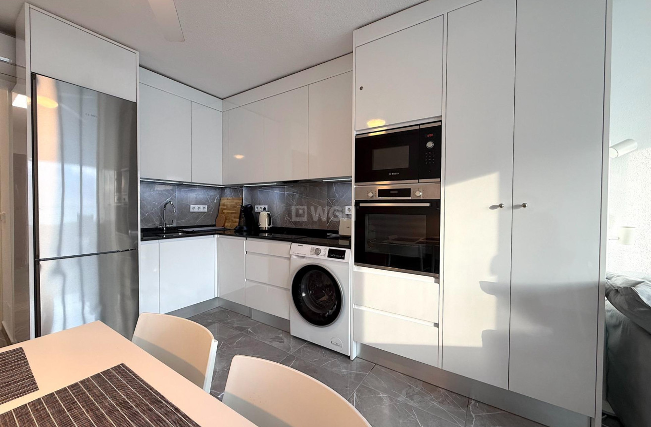 Odsprzedaż - Mieszkanie w bloku - Torrevieja - Cabo Cervera