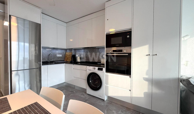 Odsprzedaż - Mieszkanie w bloku - Torrevieja - Cabo Cervera