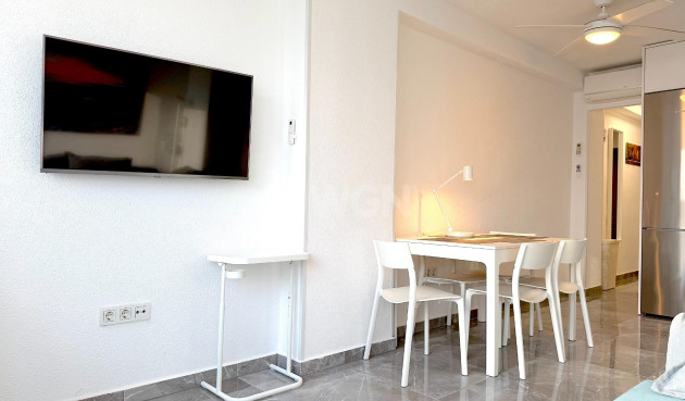 Odsprzedaż - Mieszkanie w bloku - Torrevieja - Cabo Cervera