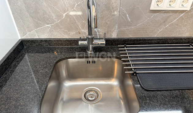 Odsprzedaż - Mieszkanie w bloku - Torrevieja - Cabo Cervera