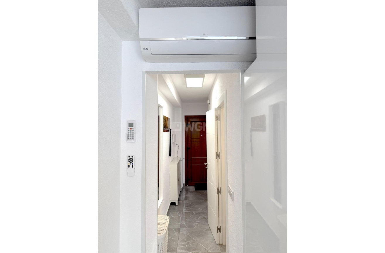 Odsprzedaż - Mieszkanie w bloku - Torrevieja - Cabo Cervera