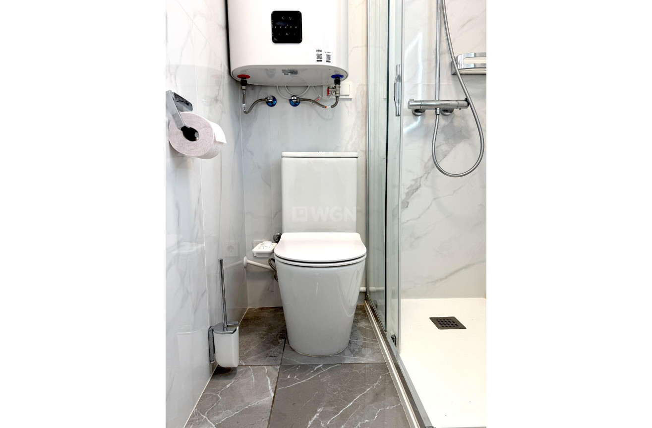 Odsprzedaż - Mieszkanie w bloku - Torrevieja - Cabo Cervera