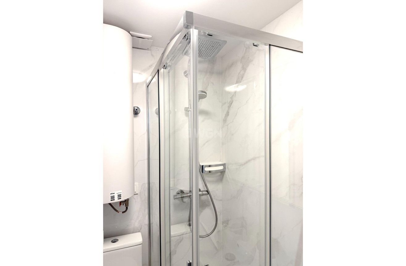 Odsprzedaż - Mieszkanie w bloku - Torrevieja - Cabo Cervera