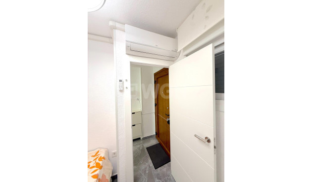 Odsprzedaż - Mieszkanie w bloku - Torrevieja - Cabo Cervera