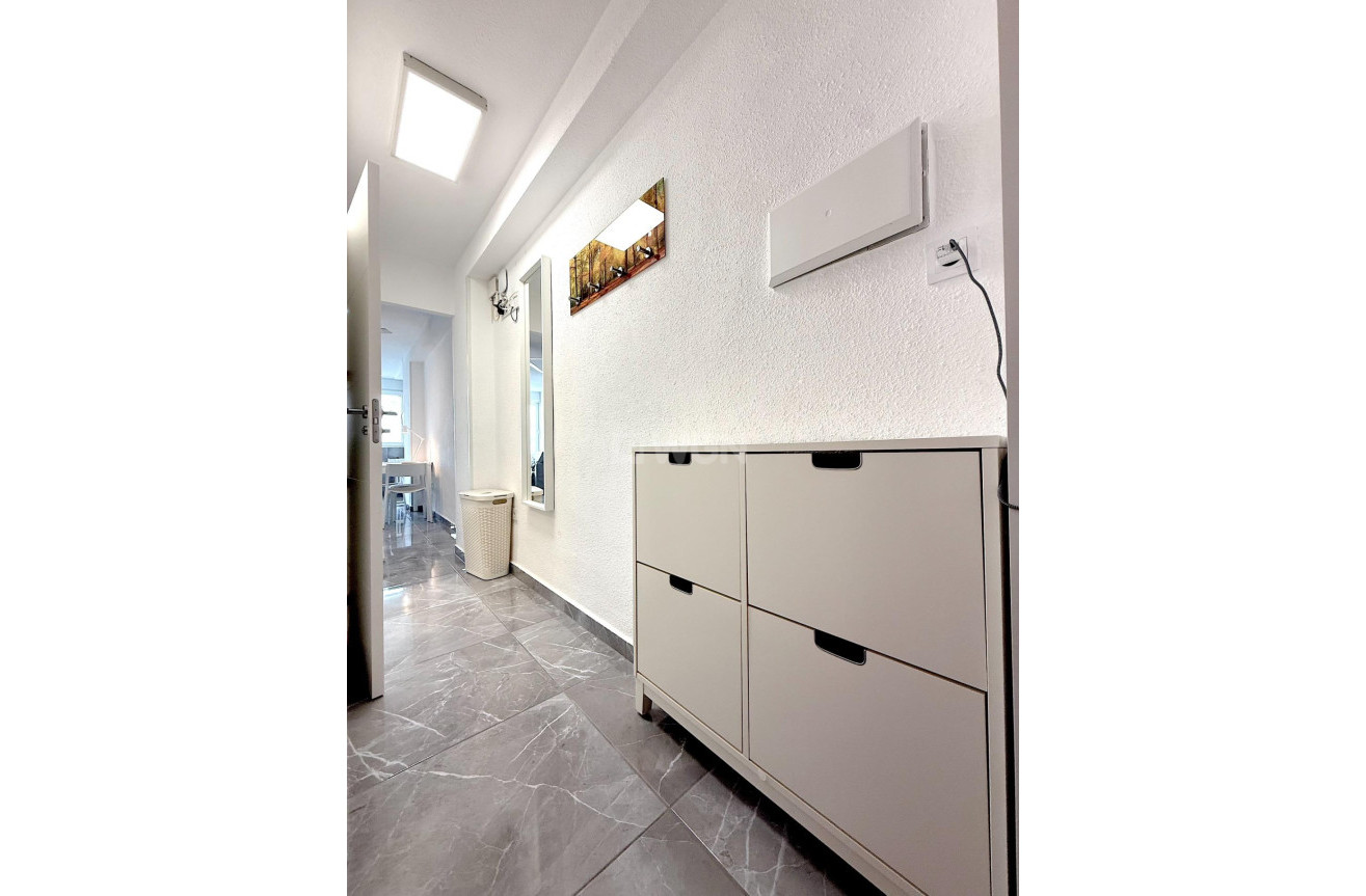 Odsprzedaż - Mieszkanie w bloku - Torrevieja - Cabo Cervera