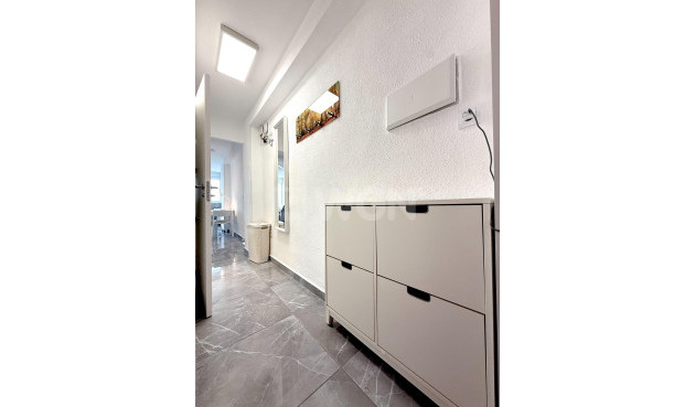 Odsprzedaż - Mieszkanie w bloku - Torrevieja - Cabo Cervera