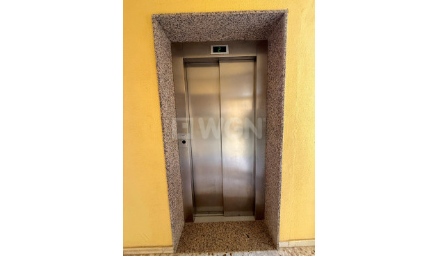 Odsprzedaż - Mieszkanie w bloku - Torrevieja - Cabo Cervera