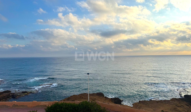 Odsprzedaż - Mieszkanie w bloku - Torrevieja - Cabo Cervera