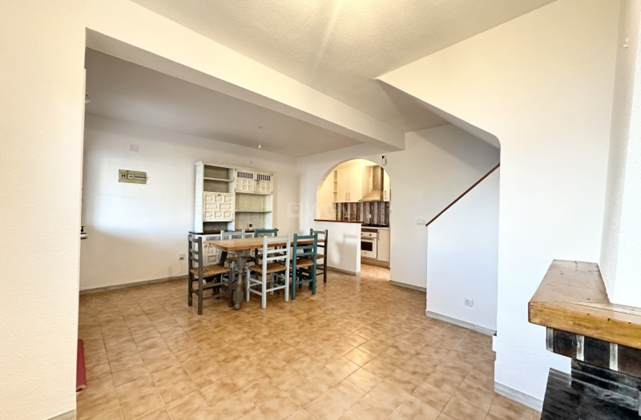 Odsprzedaż - Kamienica - Torrevieja - Costa Blanca