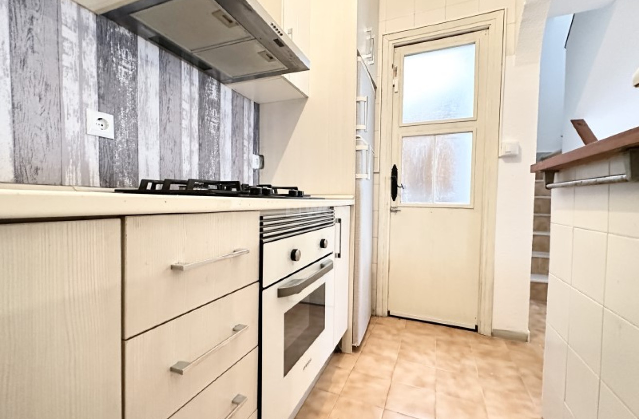 Odsprzedaż - Kamienica - Torrevieja - Costa Blanca