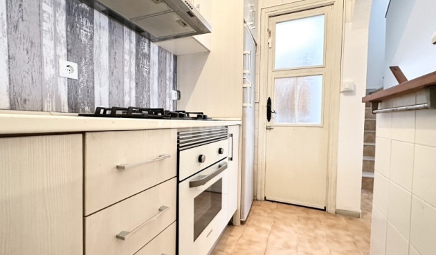 Odsprzedaż - Kamienica - Torrevieja - Costa Blanca