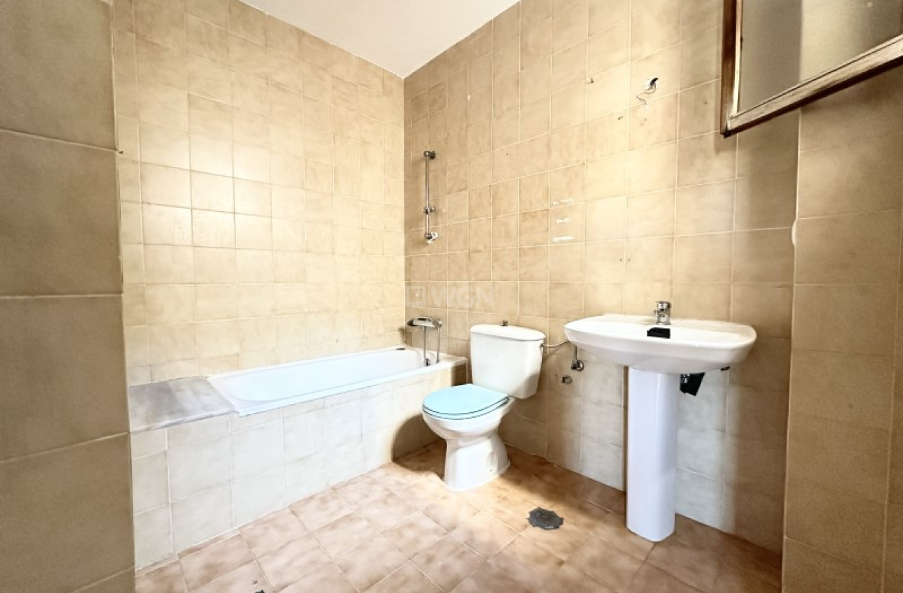 Odsprzedaż - Kamienica - Torrevieja - Costa Blanca