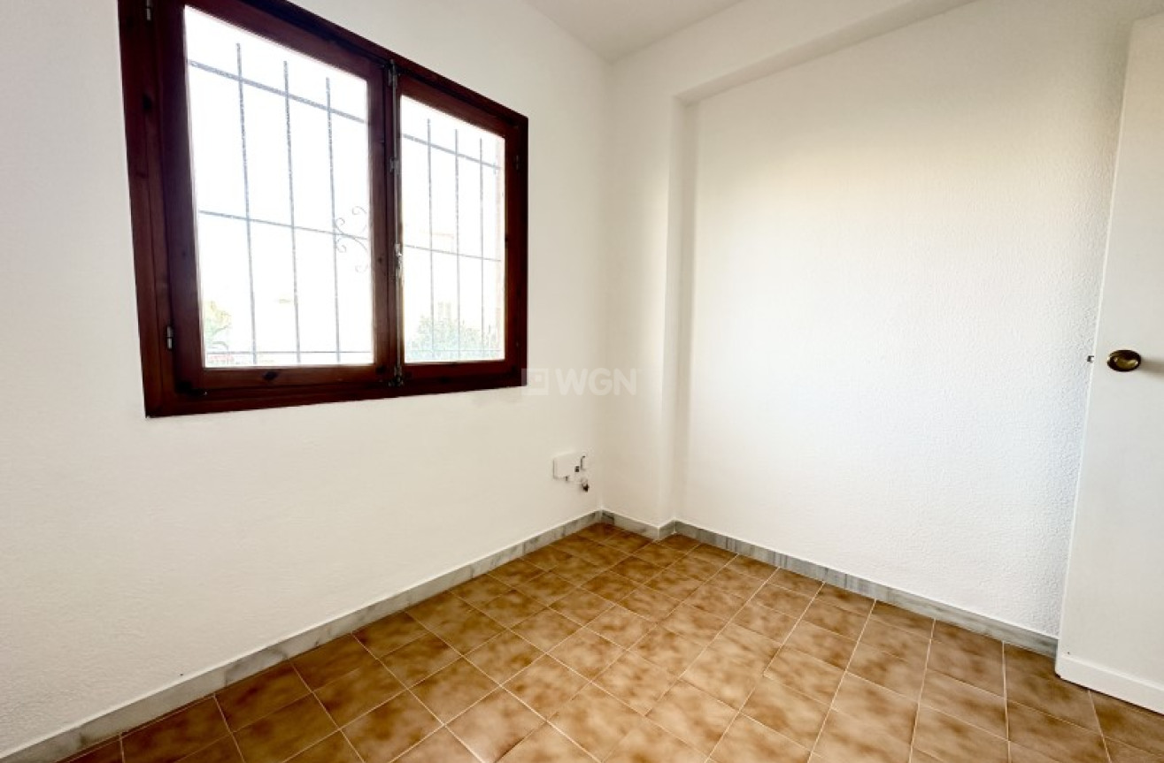 Odsprzedaż - Kamienica - Torrevieja - Costa Blanca