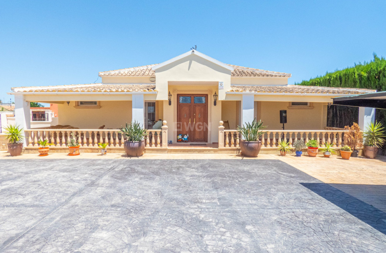 Odsprzedaż - Villa - Heredades - Costa Blanca