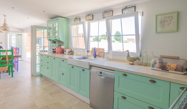 Odsprzedaż - Villa - Heredades - Costa Blanca