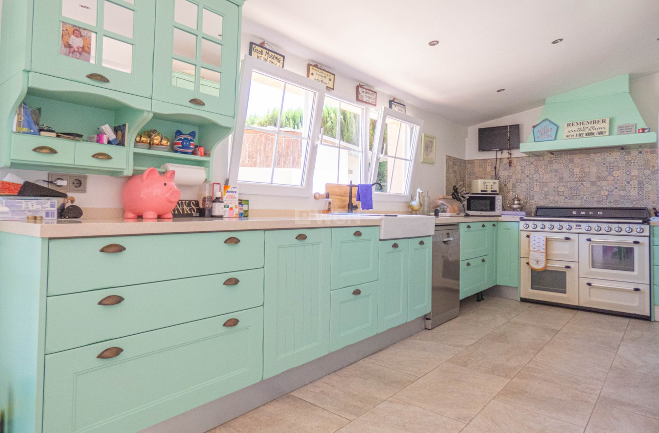 Odsprzedaż - Villa - Heredades - Costa Blanca