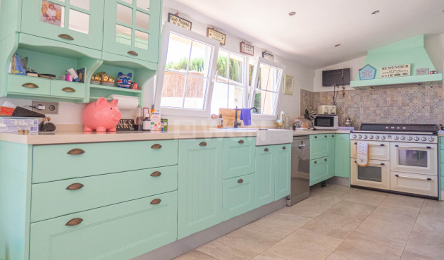 Odsprzedaż - Villa - Heredades - Costa Blanca