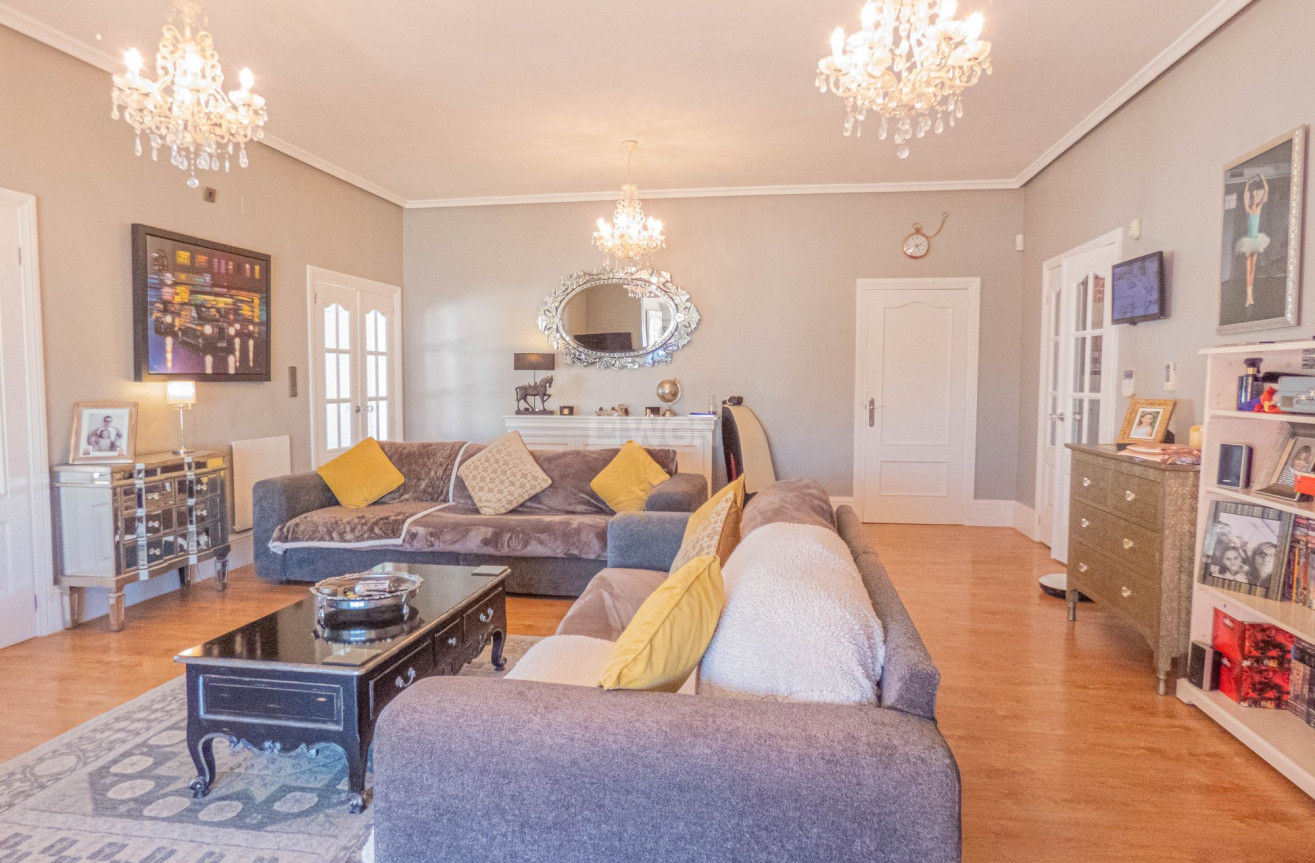 Odsprzedaż - Villa - Heredades - Costa Blanca