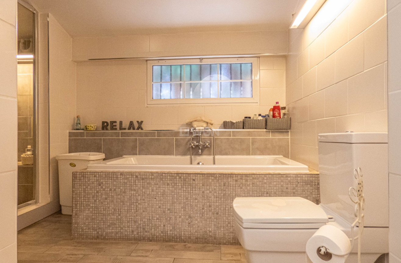 Odsprzedaż - Villa - Heredades - Costa Blanca