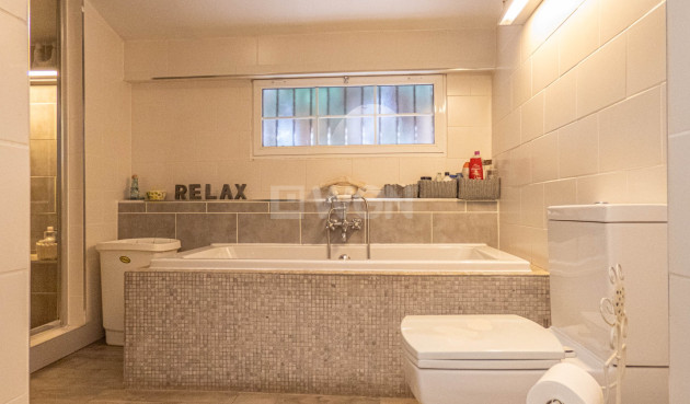 Odsprzedaż - Villa - Heredades - Costa Blanca